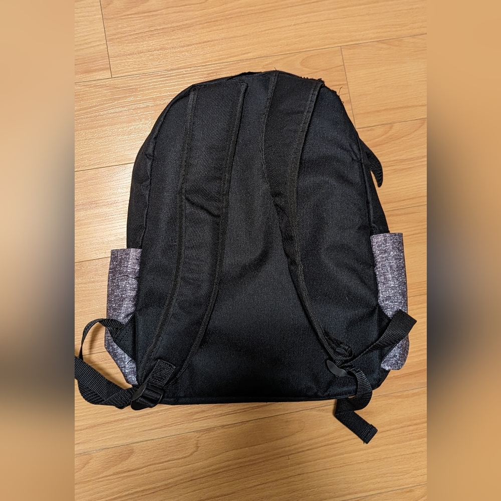 Backpack - Picture 4 of 6
